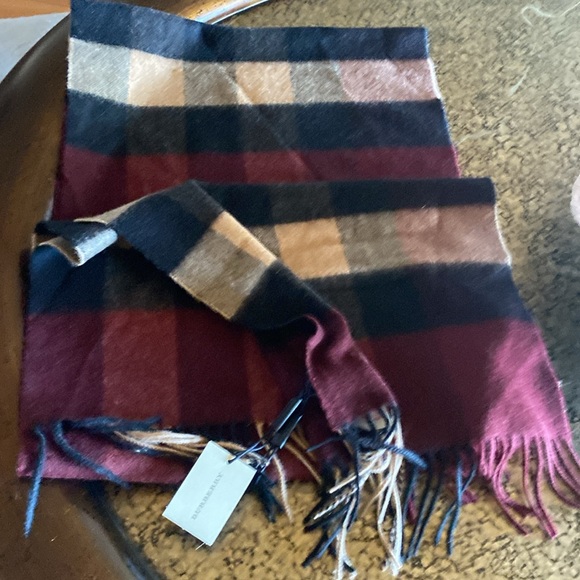 BURBERRY Claret Check 100% Cashmere Scarf, 200x36 cm, Authentic (final sale) - Picture 12 of 14